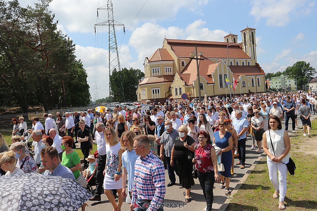 Boże Ciało 2020: Procesja z parafii św. Franciszka z Asyżu w Ostrołęce - zdjęcie #25 - eOstroleka.pl