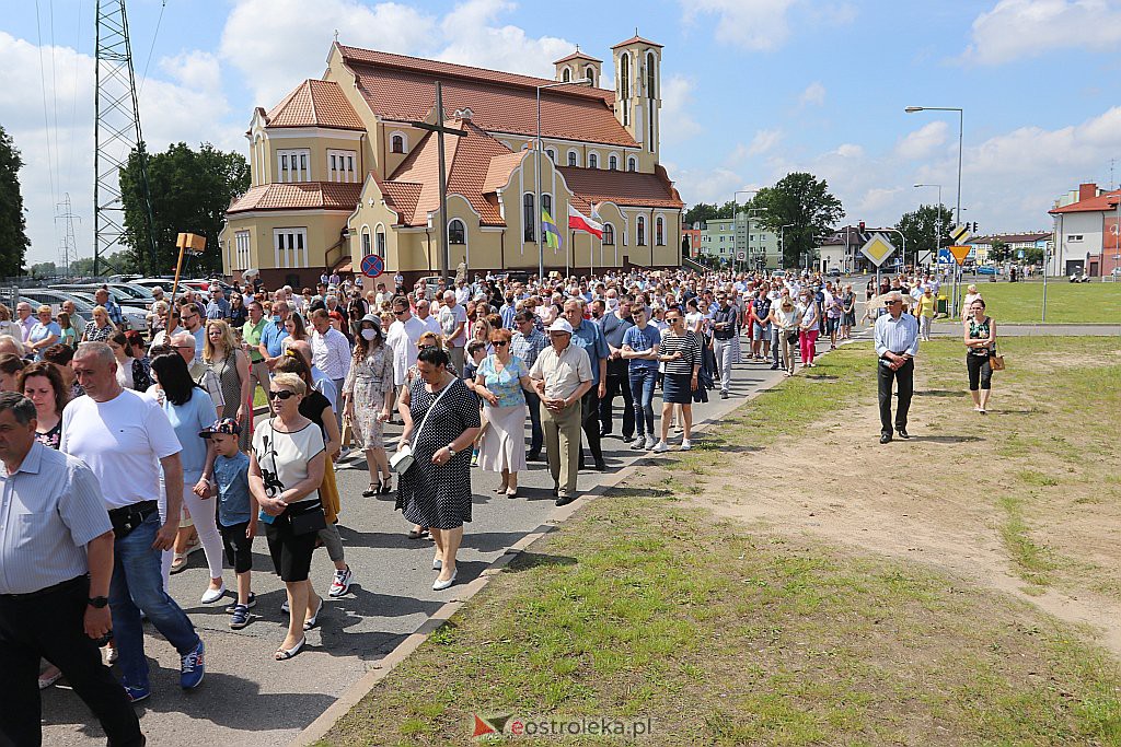 Boże Ciało 2020: Procesja z parafii św. Franciszka z Asyżu w Ostrołęce - zdjęcie #22 - eOstroleka.pl
