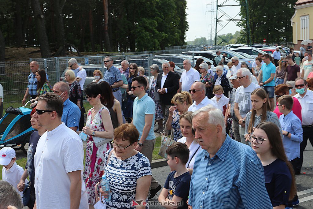 Boże Ciało 2020: Procesja z parafii św. Franciszka z Asyżu w Ostrołęce - zdjęcie #18 - eOstroleka.pl