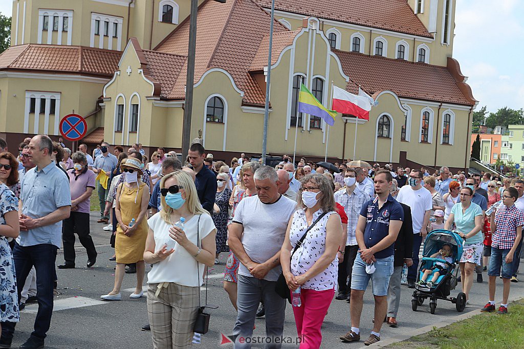 Boże Ciało 2020: Procesja z parafii św. Franciszka z Asyżu w Ostrołęce - zdjęcie #13 - eOstroleka.pl