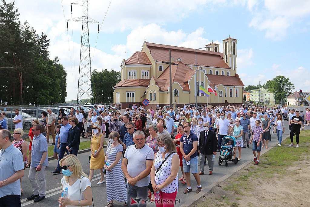 Boże Ciało 2020: Procesja z parafii św. Franciszka z Asyżu w Ostrołęce - zdjęcie #10 - eOstroleka.pl