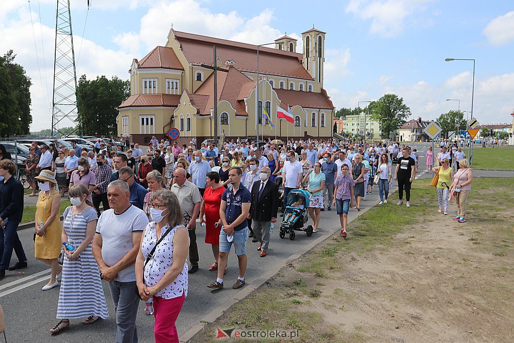 Boże Ciało 2020: Procesja z parafii św. Franciszka z Asyżu w Ostrołęce - zdjęcie #8 - eOstroleka.pl