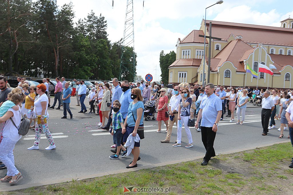 Boże Ciało 2020: Procesja z parafii św. Franciszka z Asyżu w Ostrołęce - zdjęcie #7 - eOstroleka.pl