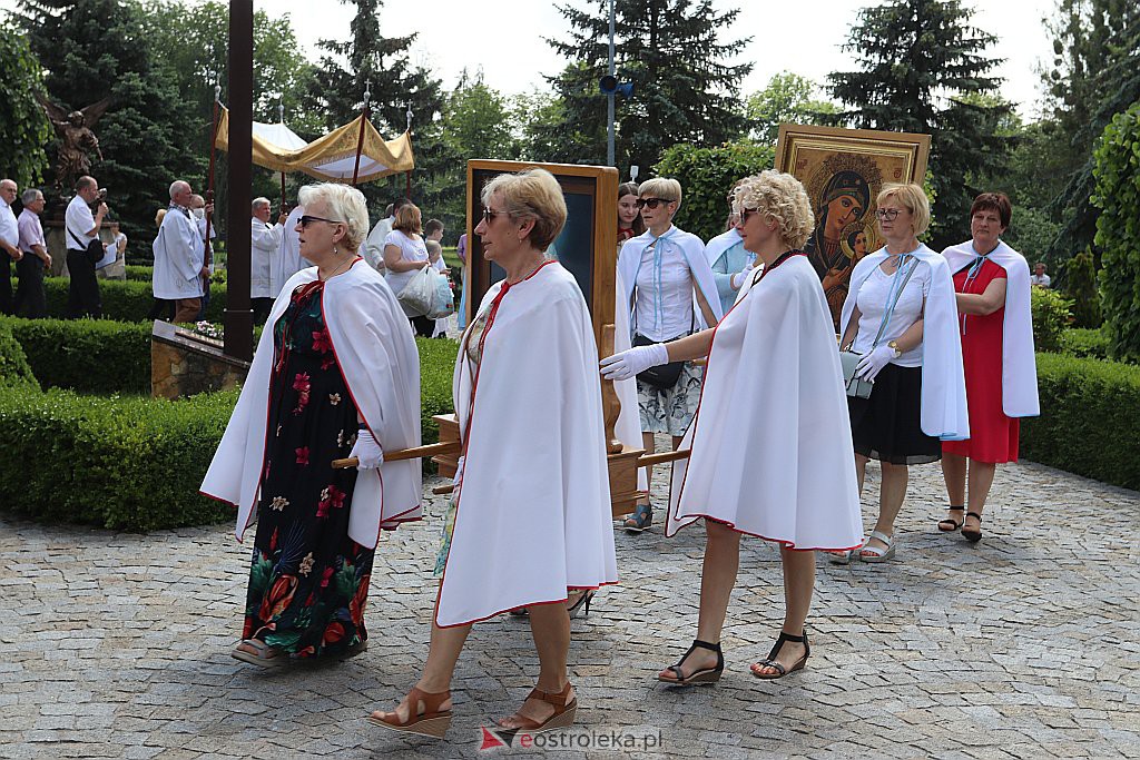Boże Ciało 2020: Procesja z parafii św. Wojciecha w Ostrołęce - zdjęcie #29 - eOstroleka.pl