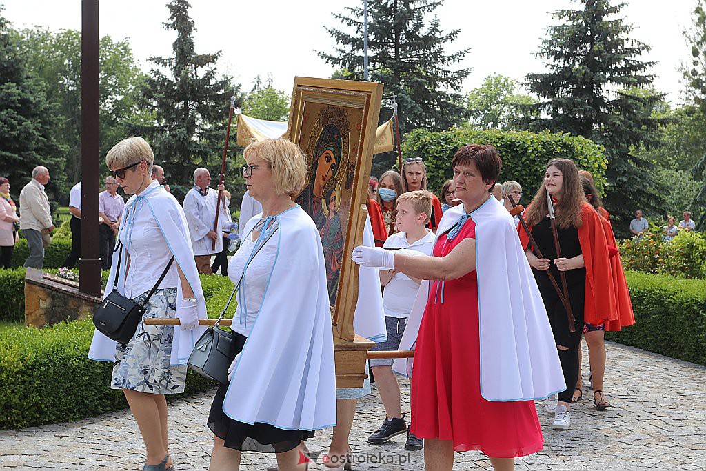 Boże Ciało 2020: Procesja z parafii św. Wojciecha w Ostrołęce - zdjęcie #27 - eOstroleka.pl