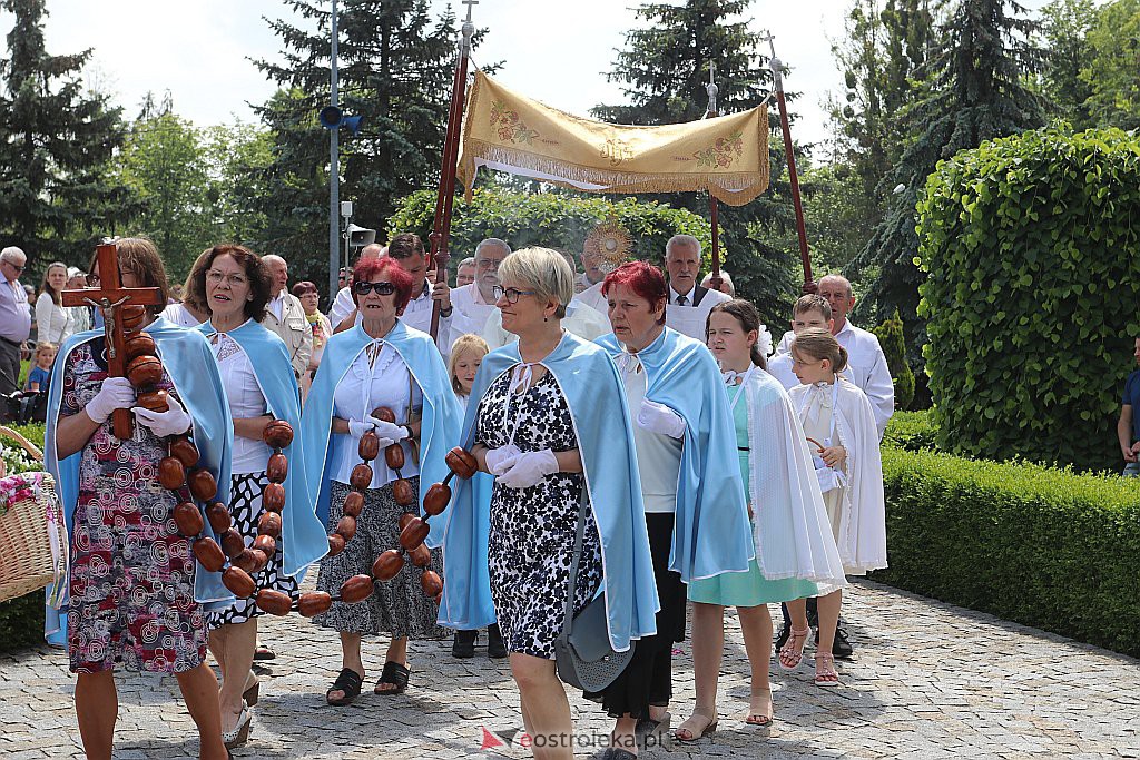 Boże Ciało 2020: Procesja z parafii św. Wojciecha w Ostrołęce - zdjęcie #24 - eOstroleka.pl