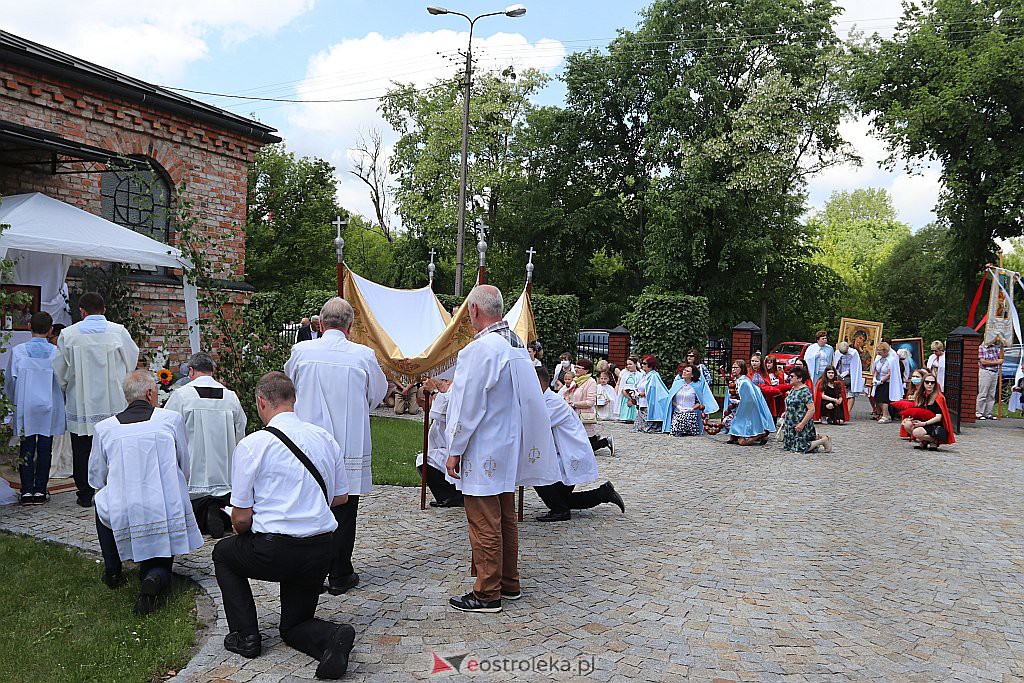 Boże Ciało 2020: Procesja z parafii św. Wojciecha w Ostrołęce - zdjęcie #18 - eOstroleka.pl