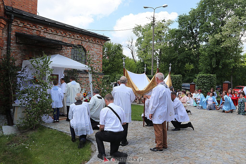 Boże Ciało 2020: Procesja z parafii św. Wojciecha w Ostrołęce - zdjęcie #17 - eOstroleka.pl