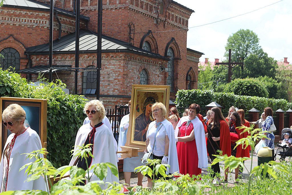 Boże Ciało 2020: Procesja z parafii św. Wojciecha w Ostrołęce - zdjęcie #15 - eOstroleka.pl
