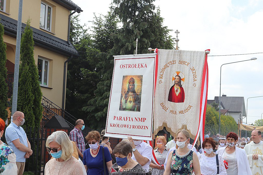 Boże Ciało 2020: Procesja z parafii NMP Królowej Rodzin w Ostrołęce - zdjęcie #52 - eOstroleka.pl