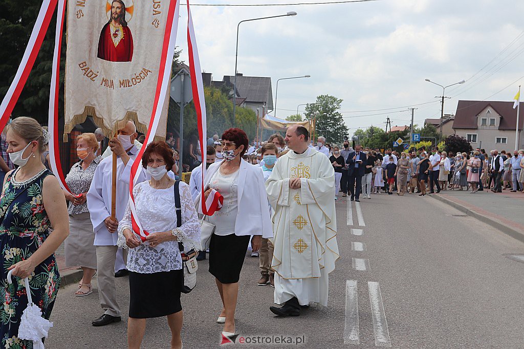 Boże Ciało 2020: Procesja z parafii NMP Królowej Rodzin w Ostrołęce - zdjęcie #50 - eOstroleka.pl