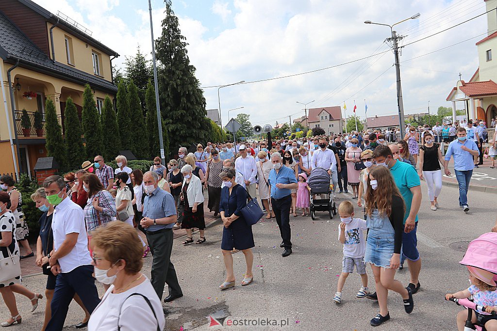Boże Ciało 2020: Procesja z parafii NMP Królowej Rodzin w Ostrołęce - zdjęcie #39 - eOstroleka.pl