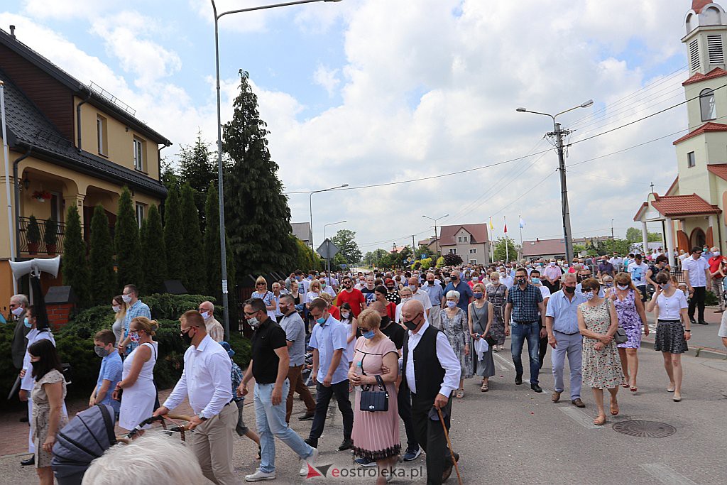 Boże Ciało 2020: Procesja z parafii NMP Królowej Rodzin w Ostrołęce - zdjęcie #35 - eOstroleka.pl