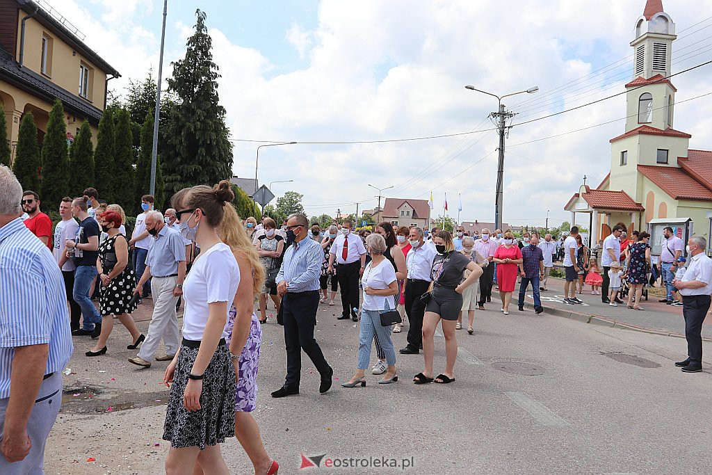 Boże Ciało 2020: Procesja z parafii NMP Królowej Rodzin w Ostrołęce - zdjęcie #32 - eOstroleka.pl
