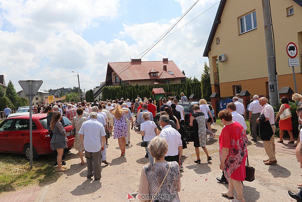Boże Ciało 2020: Procesja z parafii NMP Królowej Rodzin w Ostrołęce - zdjęcie #25 - eOstroleka.pl