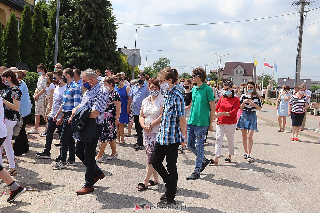 Boże Ciało 2020: Procesja z parafii NMP Królowej Rodzin w Ostrołęce - zdjęcie #19 - eOstroleka.pl