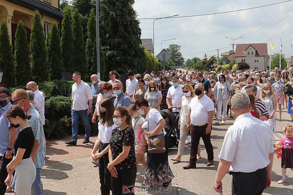 Boże Ciało 2020: Procesja z parafii NMP Królowej Rodzin w Ostrołęce - zdjęcie #18 - eOstroleka.pl
