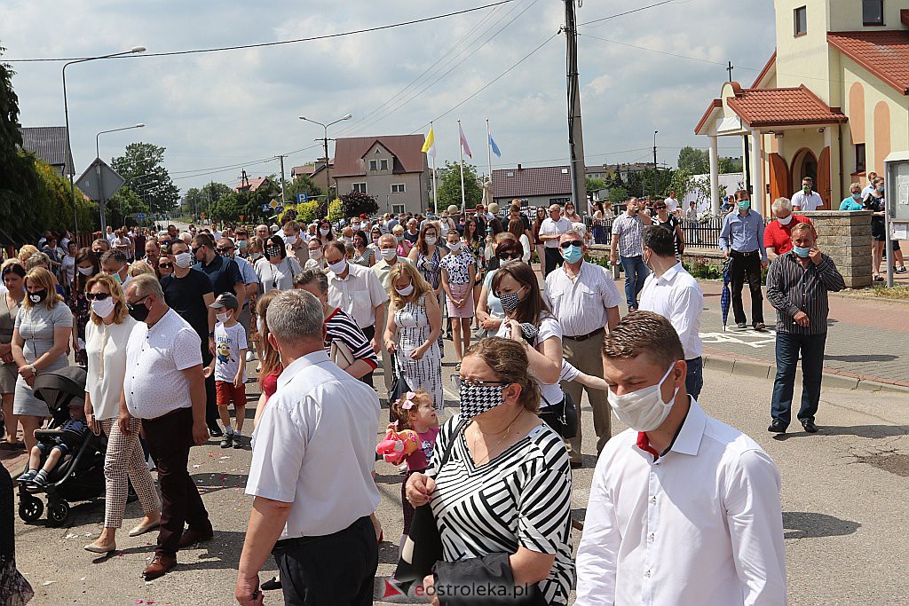 Boże Ciało 2020: Procesja z parafii NMP Królowej Rodzin w Ostrołęce - zdjęcie #17 - eOstroleka.pl