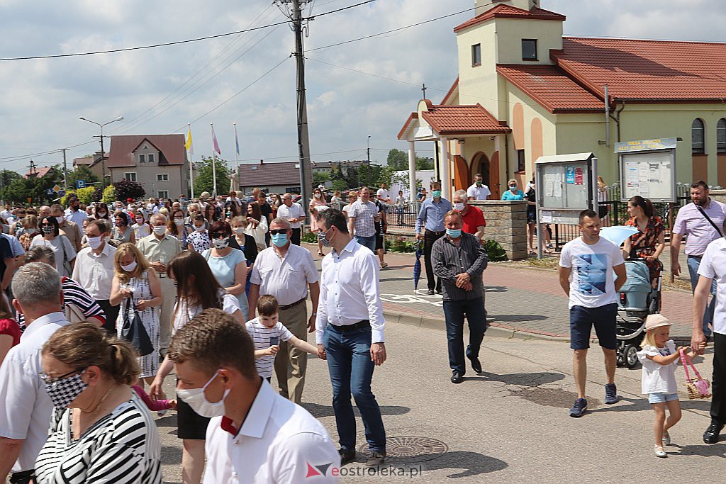 Boże Ciało 2020: Procesja z parafii NMP Królowej Rodzin w Ostrołęce - zdjęcie #16 - eOstroleka.pl