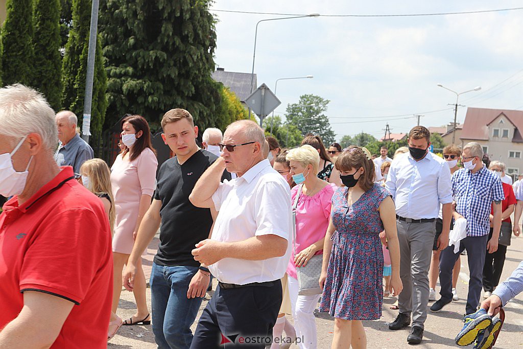 Boże Ciało 2020: Procesja z parafii NMP Królowej Rodzin w Ostrołęce - zdjęcie #10 - eOstroleka.pl