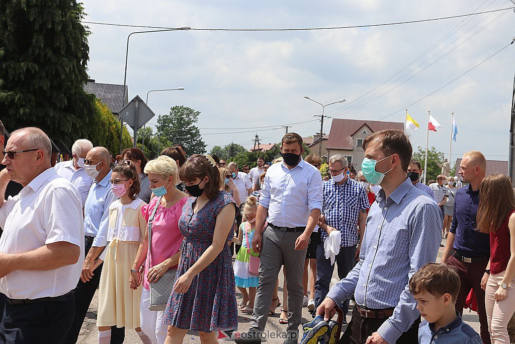 Boże Ciało 2020: Procesja z parafii NMP Królowej Rodzin w Ostrołęce - zdjęcie #9 - eOstroleka.pl