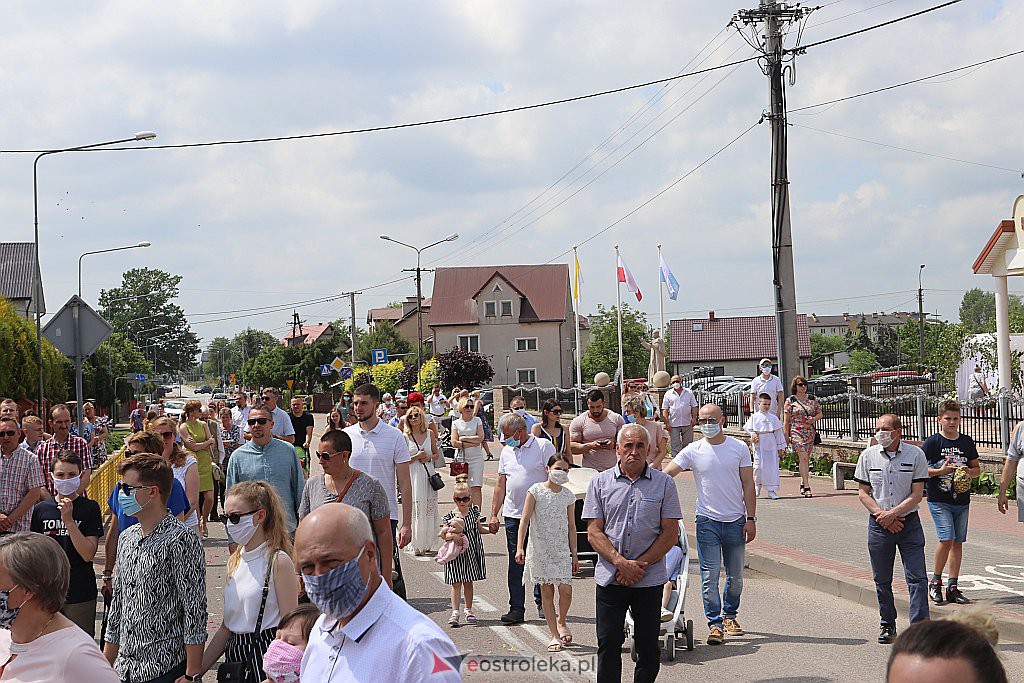 Boże Ciało 2020: Procesja z parafii NMP Królowej Rodzin w Ostrołęce - zdjęcie #5 - eOstroleka.pl