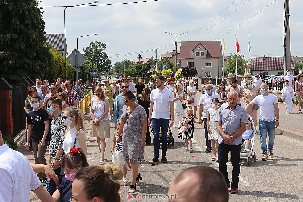 Boże Ciało 2020: Procesja z parafii NMP Królowej Rodzin w Ostrołęce - zdjęcie #4 - eOstroleka.pl