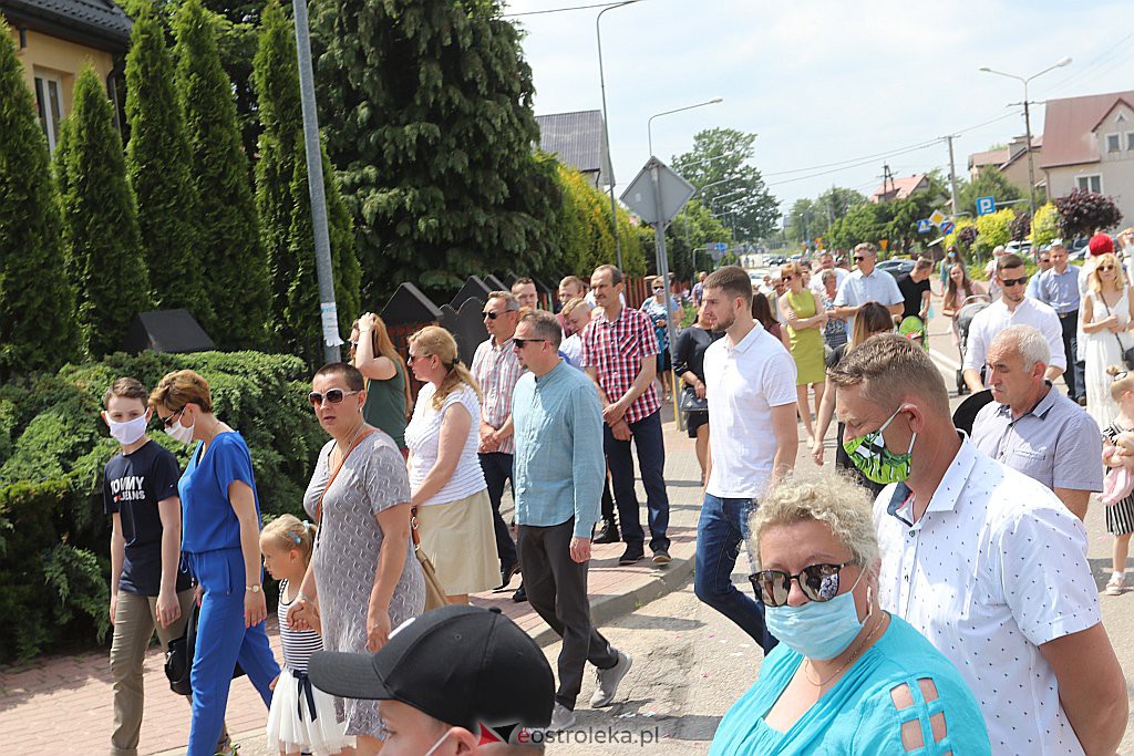 Boże Ciało 2020: Procesja z parafii NMP Królowej Rodzin w Ostrołęce - zdjęcie #2 - eOstroleka.pl