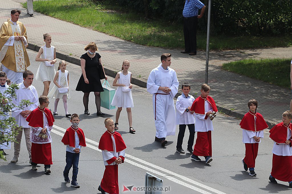 Boże Ciało 2020: Procesja z parafii Zbawiciela Świata w Ostrołęce - zdjęcie #83 - eOstroleka.pl