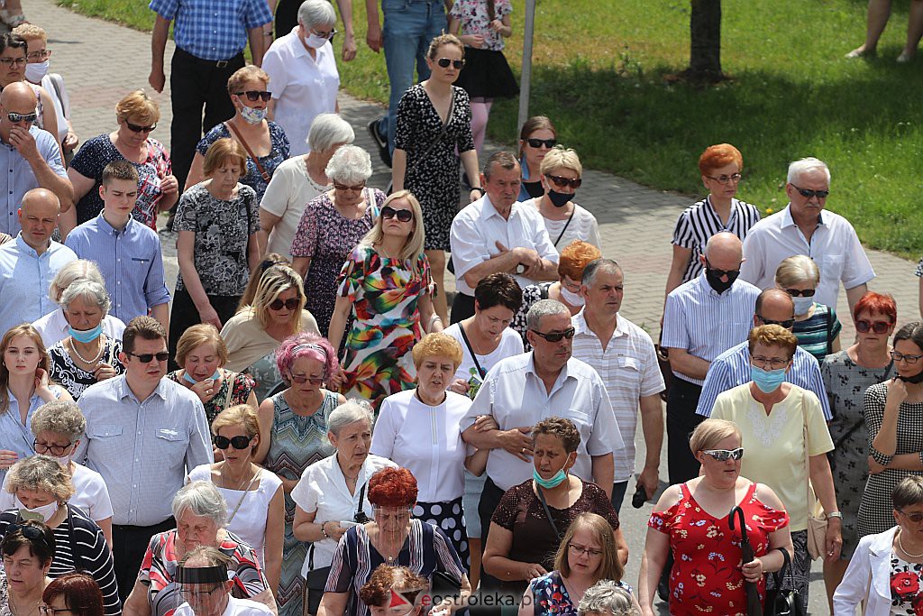 Boże Ciało 2020: Procesja z parafii Zbawiciela Świata w Ostrołęce - zdjęcie #67 - eOstroleka.pl