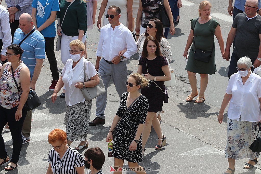 Boże Ciało 2020: Procesja z parafii Zbawiciela Świata w Ostrołęce - zdjęcie #54 - eOstroleka.pl