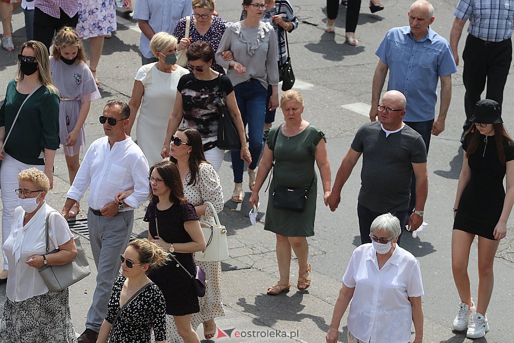 Boże Ciało 2020: Procesja z parafii Zbawiciela Świata w Ostrołęce - zdjęcie #53 - eOstroleka.pl