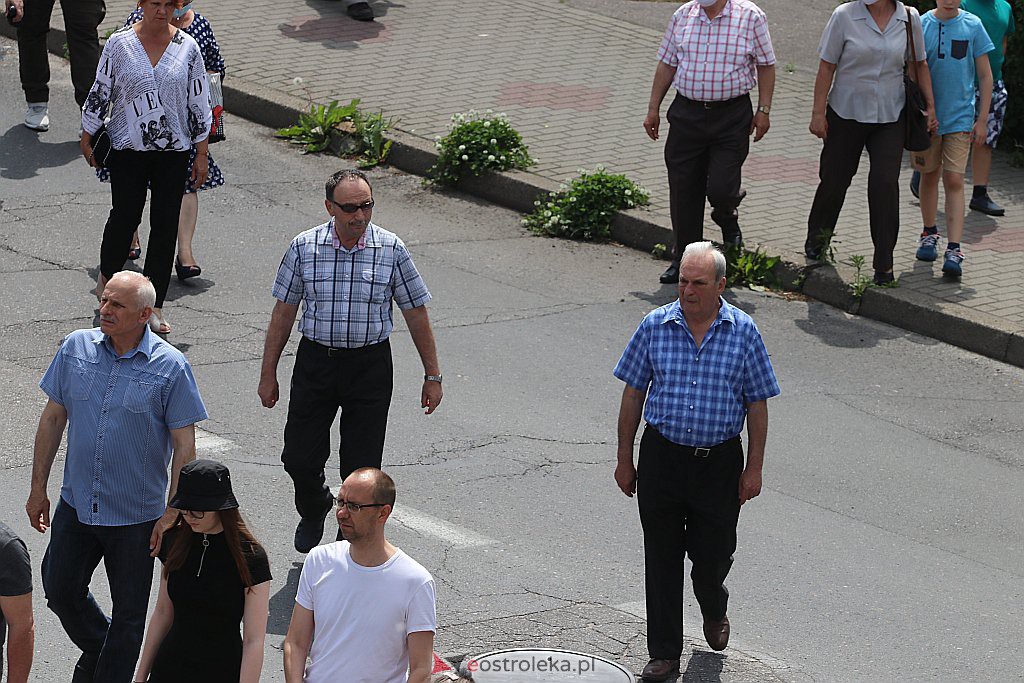 Boże Ciało 2020: Procesja z parafii Zbawiciela Świata w Ostrołęce - zdjęcie #51 - eOstroleka.pl