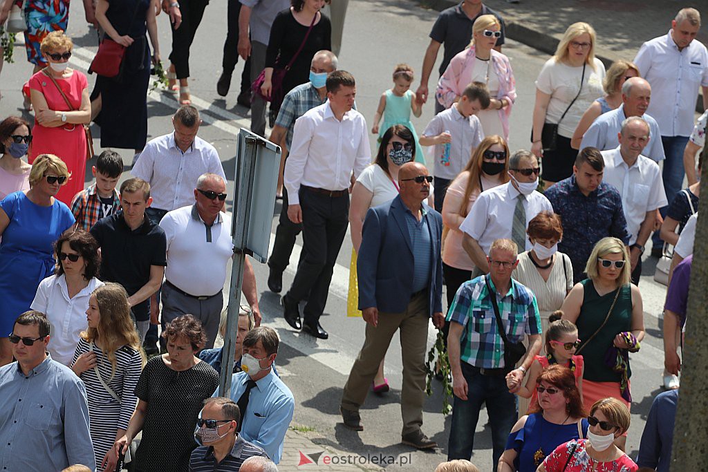 Boże Ciało 2020: Procesja z parafii Zbawiciela Świata w Ostrołęce - zdjęcie #38 - eOstroleka.pl
