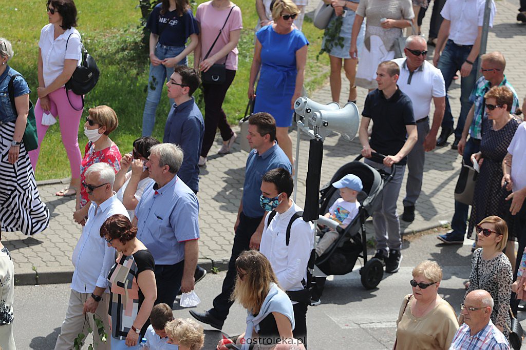 Boże Ciało 2020: Procesja z parafii Zbawiciela Świata w Ostrołęce - zdjęcie #36 - eOstroleka.pl