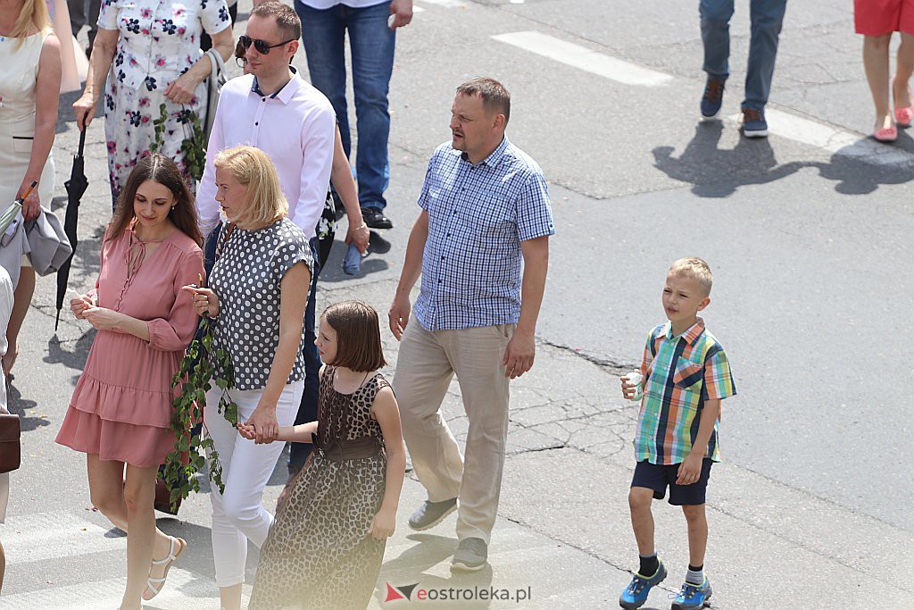 Boże Ciało 2020: Procesja z parafii Zbawiciela Świata w Ostrołęce - zdjęcie #29 - eOstroleka.pl