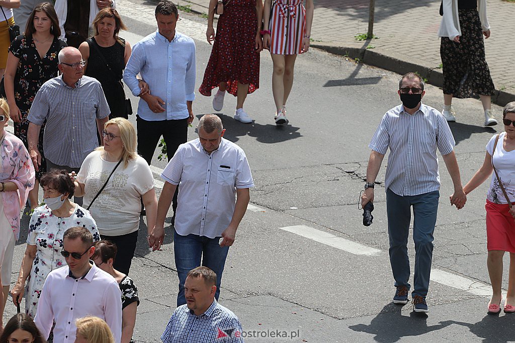 Boże Ciało 2020: Procesja z parafii Zbawiciela Świata w Ostrołęce - zdjęcie #28 - eOstroleka.pl