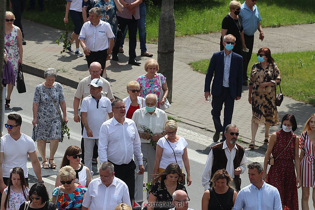 Boże Ciało 2020: Procesja z parafii Zbawiciela Świata w Ostrołęce - zdjęcie #25 - eOstroleka.pl