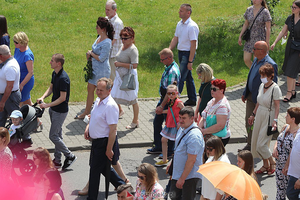 Boże Ciało 2020: Procesja z parafii Zbawiciela Świata w Ostrołęce - zdjęcie #24 - eOstroleka.pl