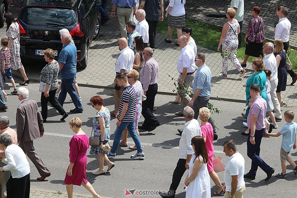 Boże Ciało 2020: Procesja z parafii Zbawiciela Świata w Ostrołęce - zdjęcie #21 - eOstroleka.pl
