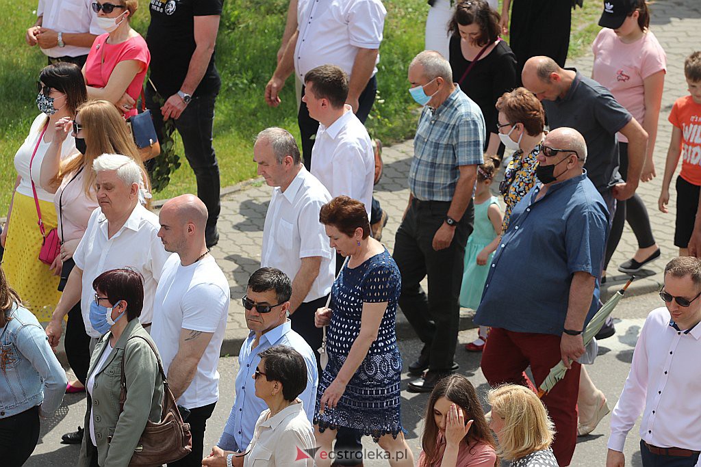 Boże Ciało 2020: Procesja z parafii Zbawiciela Świata w Ostrołęce - zdjęcie #18 - eOstroleka.pl
