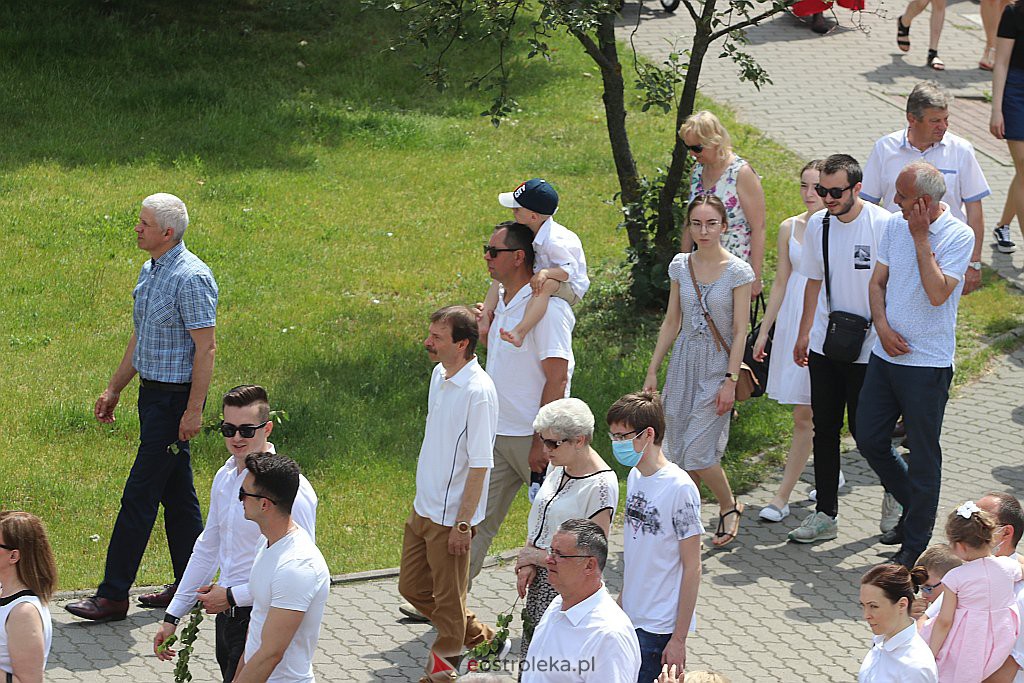 Boże Ciało 2020: Procesja z parafii Zbawiciela Świata w Ostrołęce - zdjęcie #15 - eOstroleka.pl