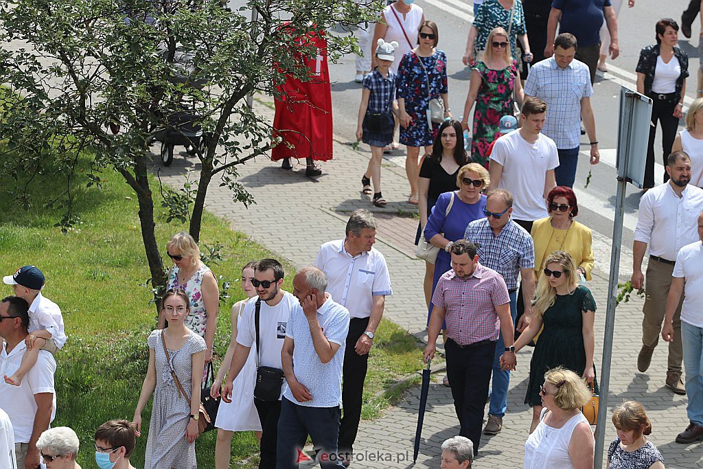 Boże Ciało 2020: Procesja z parafii Zbawiciela Świata w Ostrołęce - zdjęcie #14 - eOstroleka.pl