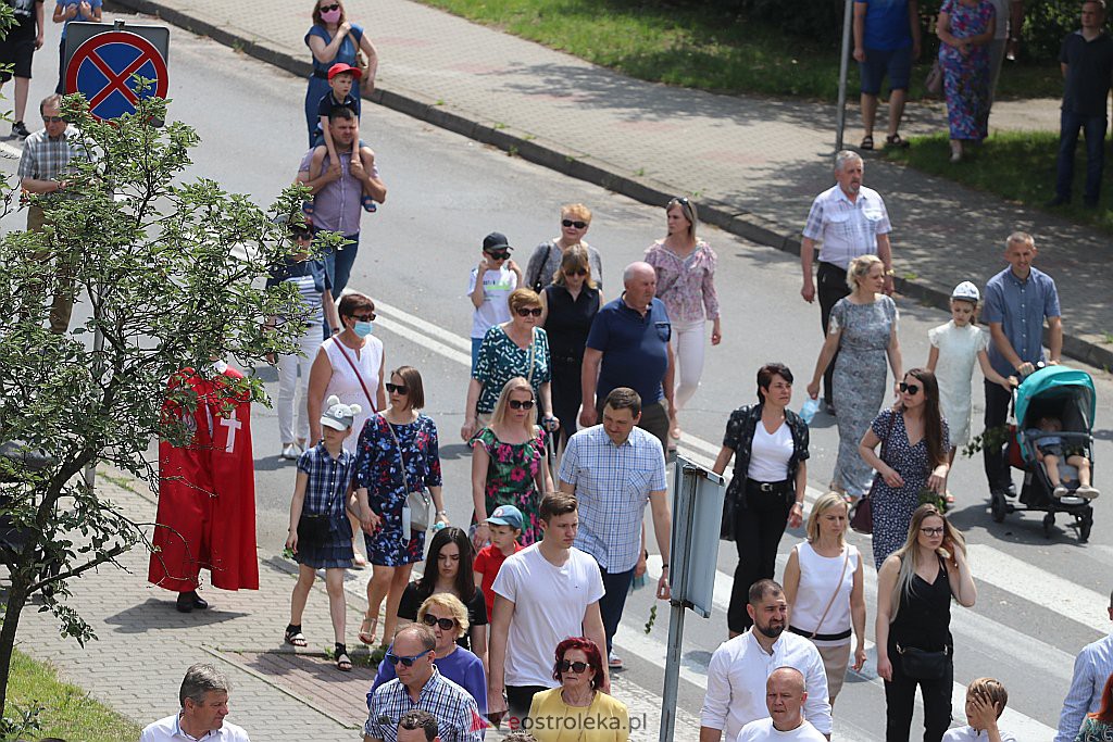 Boże Ciało 2020: Procesja z parafii Zbawiciela Świata w Ostrołęce - zdjęcie #13 - eOstroleka.pl