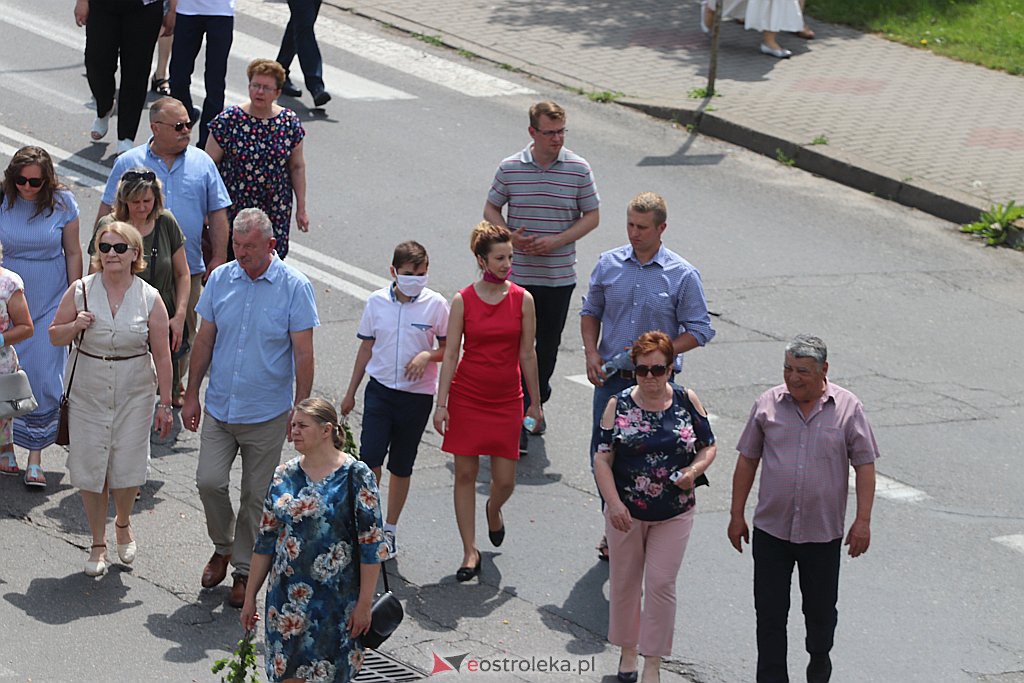 Boże Ciało 2020: Procesja z parafii Zbawiciela Świata w Ostrołęce - zdjęcie #12 - eOstroleka.pl