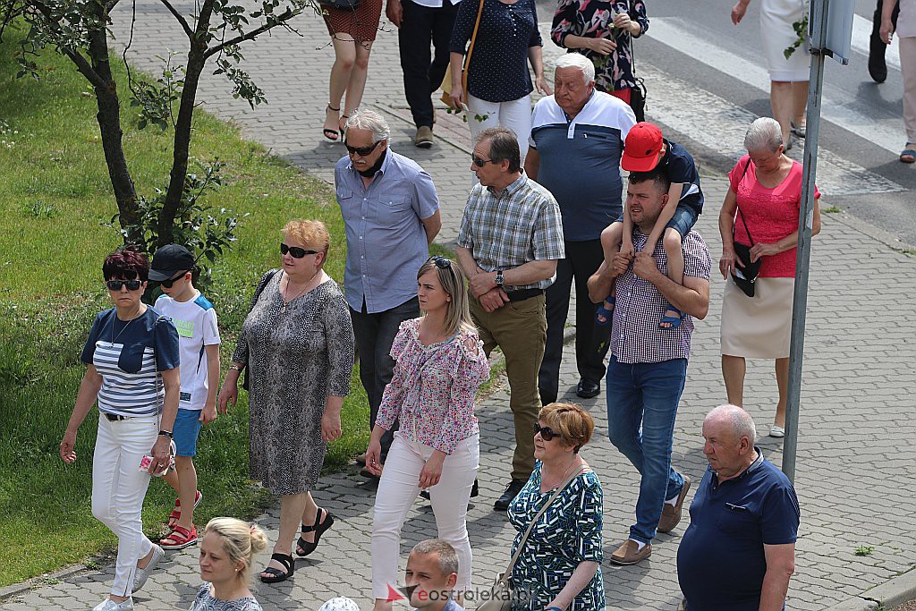 Boże Ciało 2020: Procesja z parafii Zbawiciela Świata w Ostrołęce - zdjęcie #10 - eOstroleka.pl
