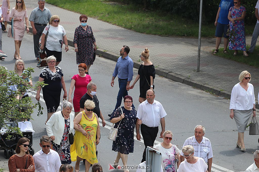 Boże Ciało 2020: Procesja z parafii Zbawiciela Świata w Ostrołęce - zdjęcie #8 - eOstroleka.pl