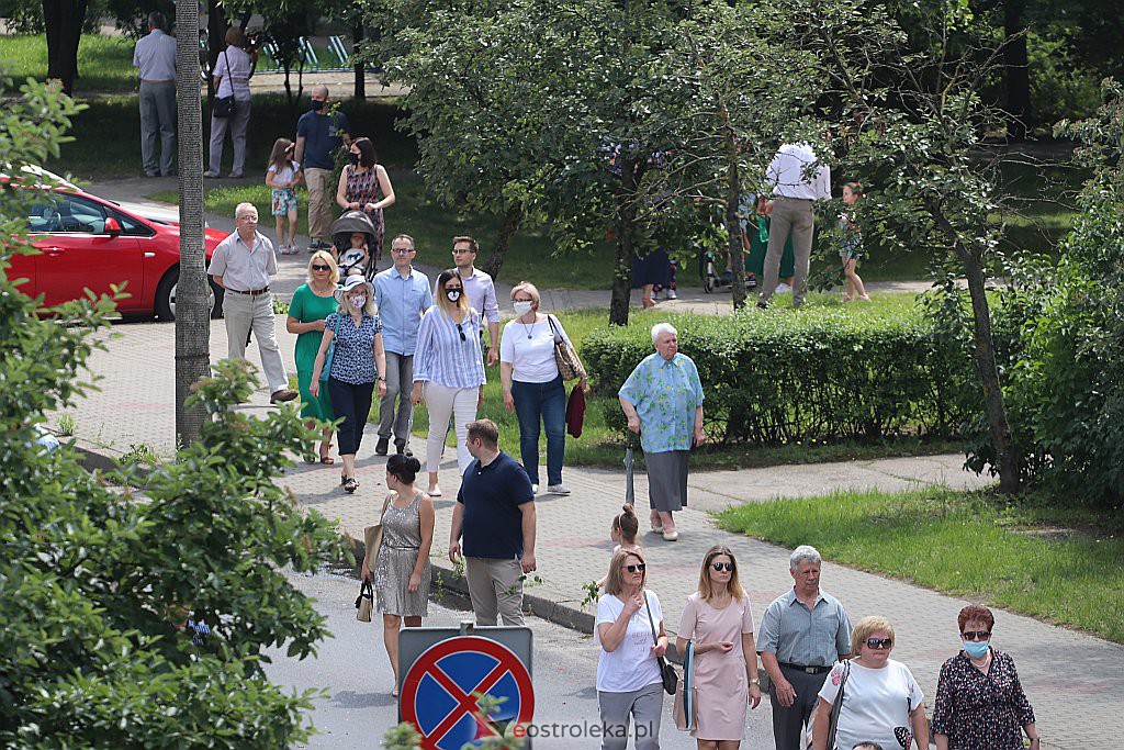 Boże Ciało 2020: Procesja z parafii Zbawiciela Świata w Ostrołęce - zdjęcie #7 - eOstroleka.pl