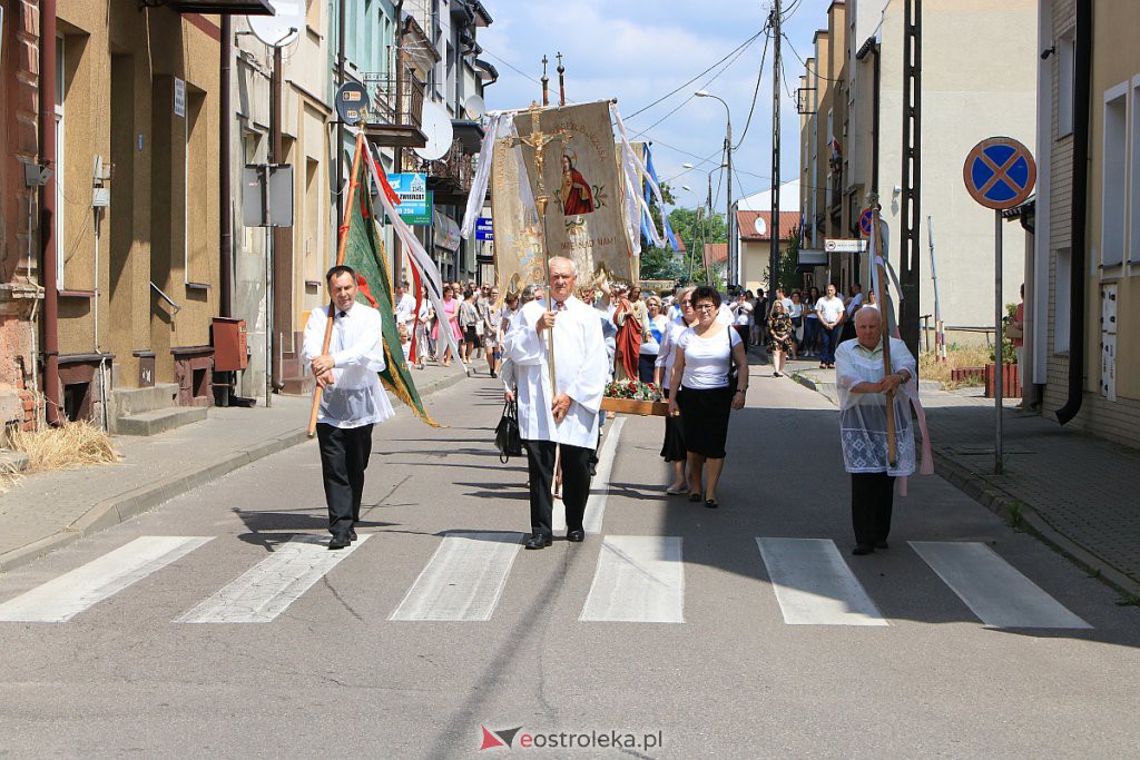 Boże Ciało 2020: Procesja z parafii pw. Nawiedzenia NMP w Ostrołęce [11.06.2020] - zdjęcie #143 - eOstroleka.pl