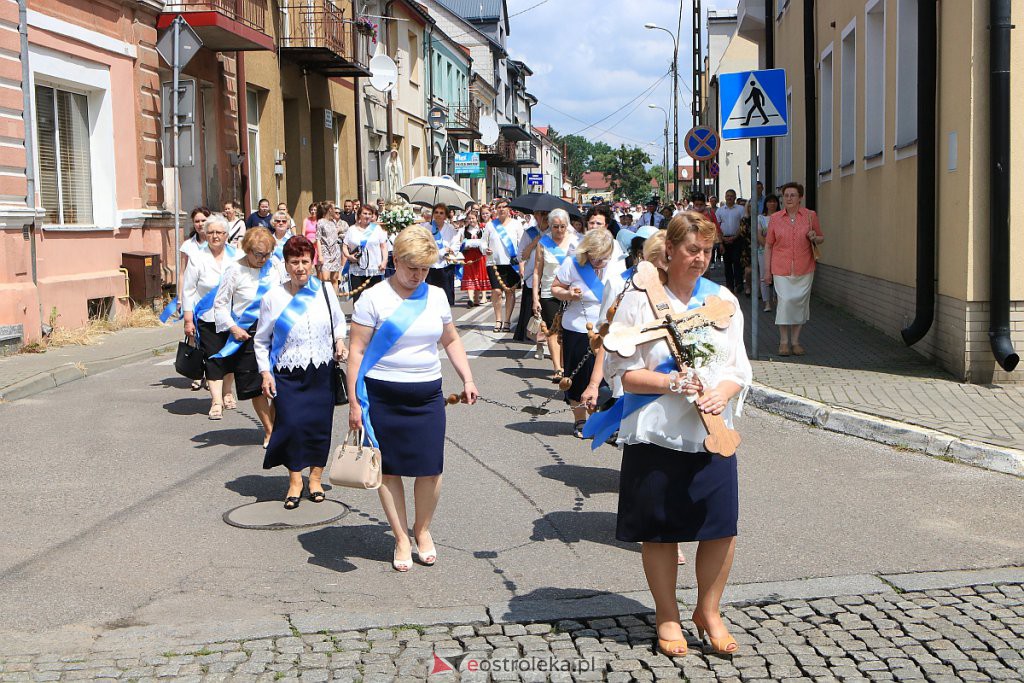 Boże Ciało 2020: Procesja z parafii pw. Nawiedzenia NMP w Ostrołęce [11.06.2020] - zdjęcie #132 - eOstroleka.pl
